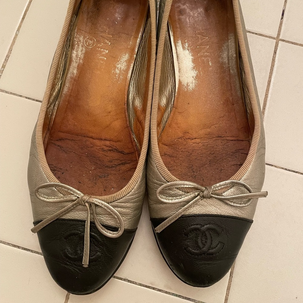 Chanel ballet flat 37.5 black and gold